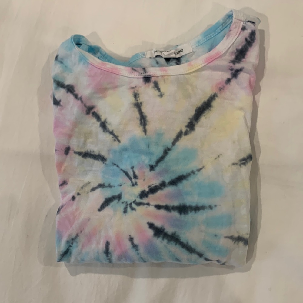 BRAND: CAUTION TO THE WIND — TIE-DYE T-SHIRT— SIZE MEDIUM